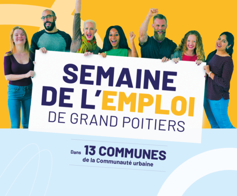 Groupe souriant tenant une bannière : « Semaine de l’emploi de Grand Poitiers dans 13 communes de la Communauté urbaine 