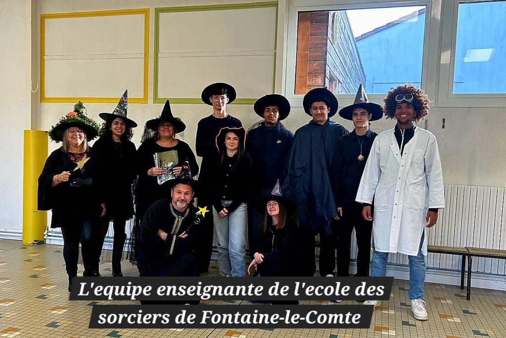Équipe enseignante déguisée en sorciers de l'école de Fontaine-le-Comte, posant joyeusement.